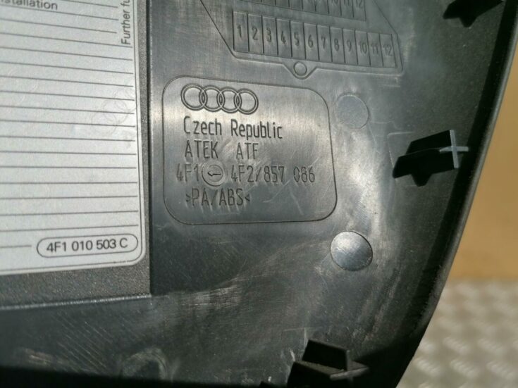 Mērinstrumentu paneļa sānu apdare priekš AUDI A6 2008