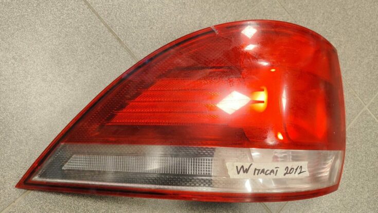Aizmugurējais kreisais lukturis priekš VW GOLF VARIANT 2012