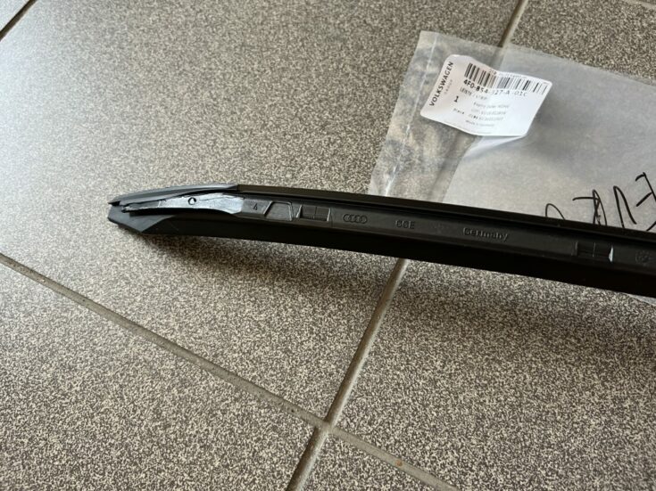 Vējstikla uzlika (deflektors) priekš Audi A6  2004-2011 4F0854327