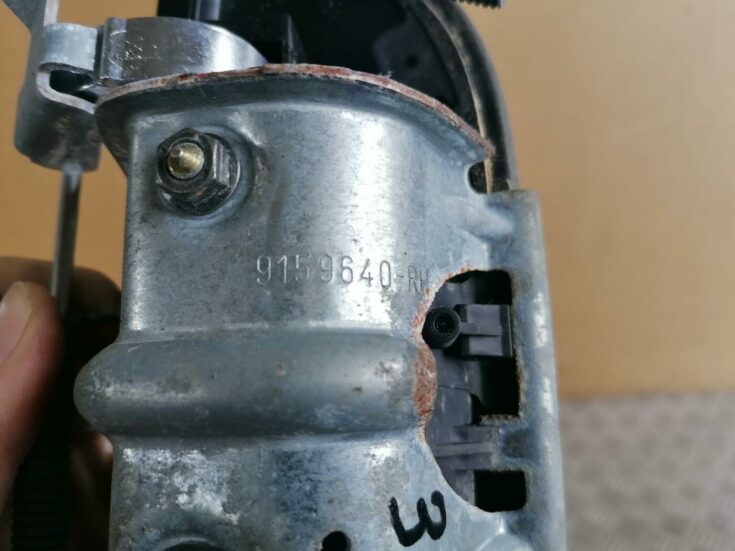 Aizmugurējāis labais durvju rokturis priekš VOLVO S80 2004