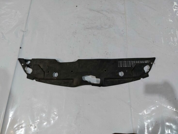 Radiatoru augšēja uzlika priekš TOYOTA COROLLA VERSO 2006