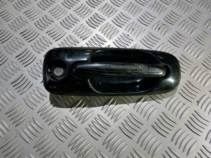 Priekšējāis kreisais durvju rokturis priekš CHRYSLER VOYAGER 2006