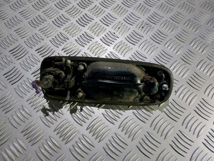 Priekšējāis kreisais durvju rokturis priekš CHRYSLER VOYAGER 2006