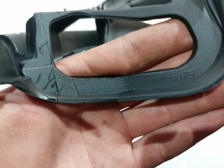 Durvju stikla moldings priekš RENAULT LAGUNA 2011