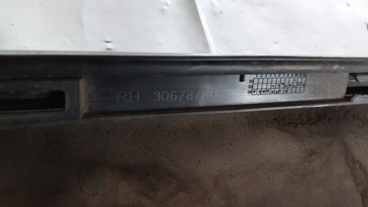 Ārēja sliekšņa laba uzlika priekš VOLVO S40 2004 Black