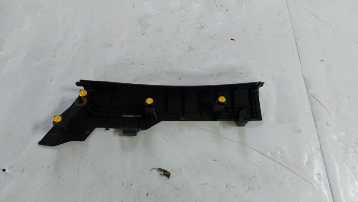Aizmugurējas salona statnes apdare priekš VOLVO S40 2004 Black