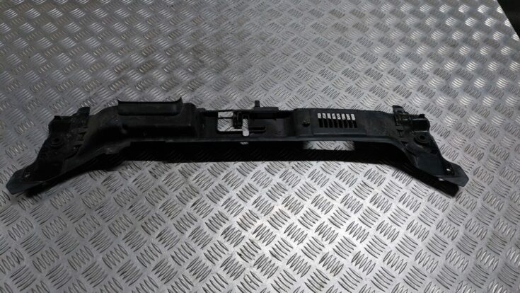 Radiatoru augšēja uzlika priekš VOLVO S40 2004 Black