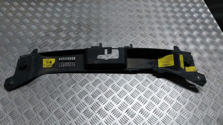 Radiatoru augšēja uzlika priekš VOLVO S40 2004 Black