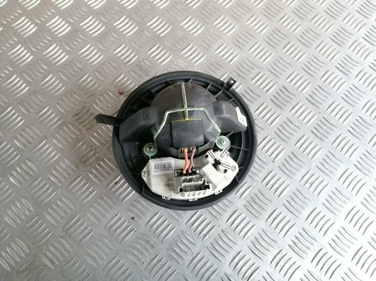 Salona ventilators priekš BMW 123 E87 2008 BLACK