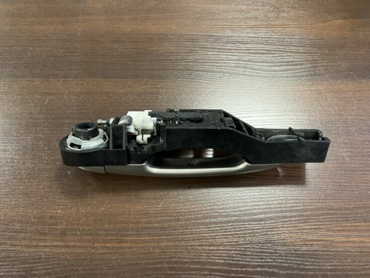 Aizmugurējāis labais durvju rokturis priekš RENAULT LAGUNA 2011