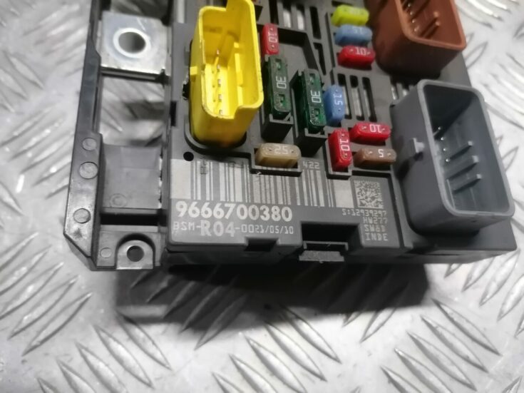 Drošinātāju bloks priekš PEUGEOT 607 2010