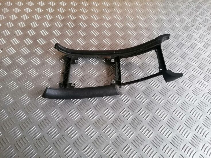 Centrālās konsoles iekšējā plastmasa priekš PEUGEOT 607 2010