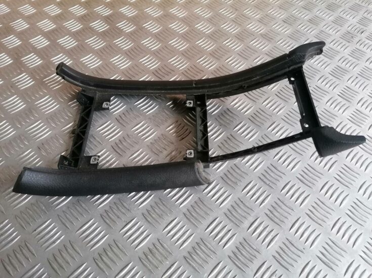 Centrālās konsoles iekšējā plastmasa priekš PEUGEOT 607 2010