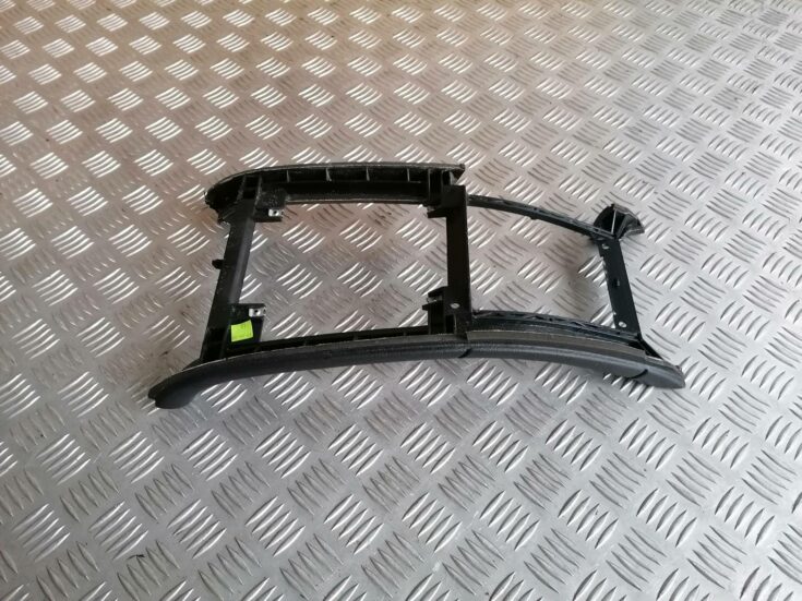 Centrālās konsoles iekšējā plastmasa priekš PEUGEOT 607 2010