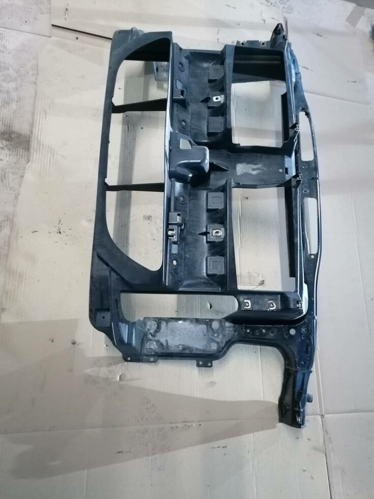 Priekšējā radiatora rāmis priekš BMW 318D E91 2008 TOURING