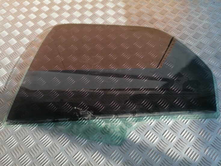 Aizmugurējo kreiso durvju stikls priekš XSARA PICASSO 2003
