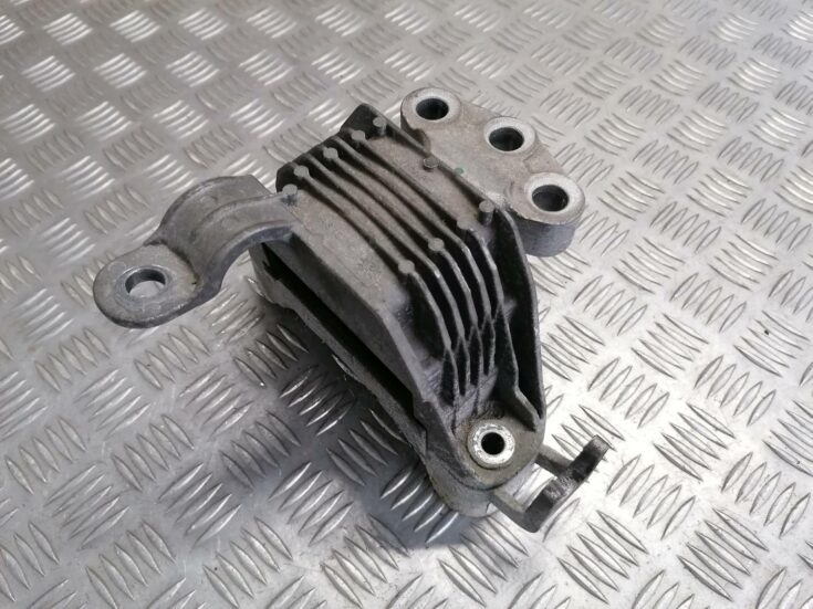 Dzinēja spilvens priekš OPEL ASTRA J 2012