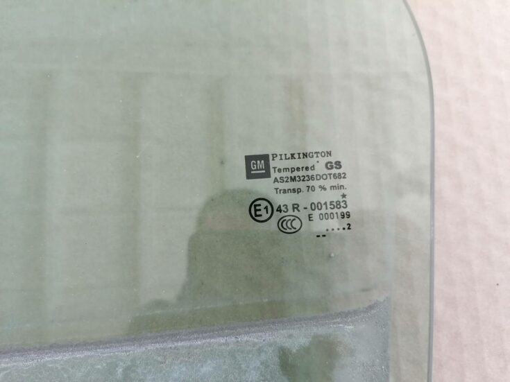 Aizmugurējo kreiso durvju stikls priekš OPEL ASTRA J 2012