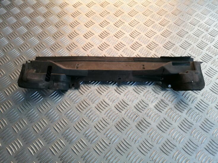 Radiatoru augšēja uzlika priekš BMW 318D E46 2002 SEDAN