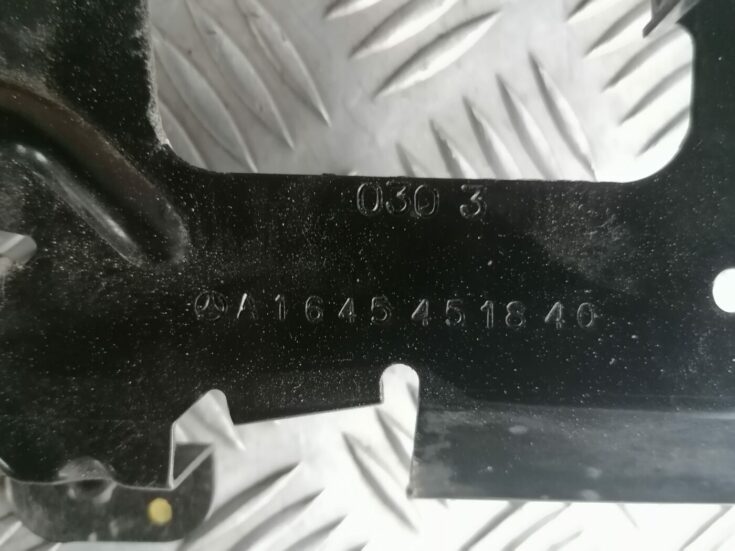 Dzinēja vadības bloka stiprinājums priekš MERCEDES BENZ ML280 2008 OBSIDIAN BLACK