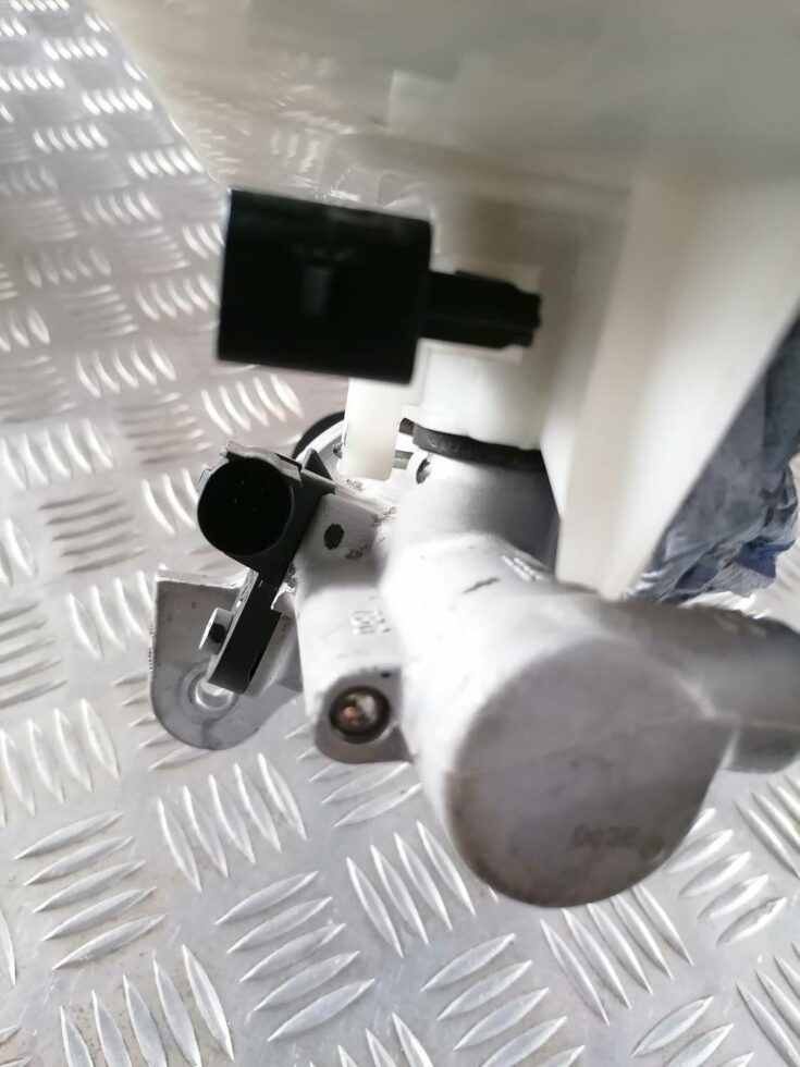 Bremžu pastiprinātāja galvenais cilindrs priekš VW CRAFTER 2018