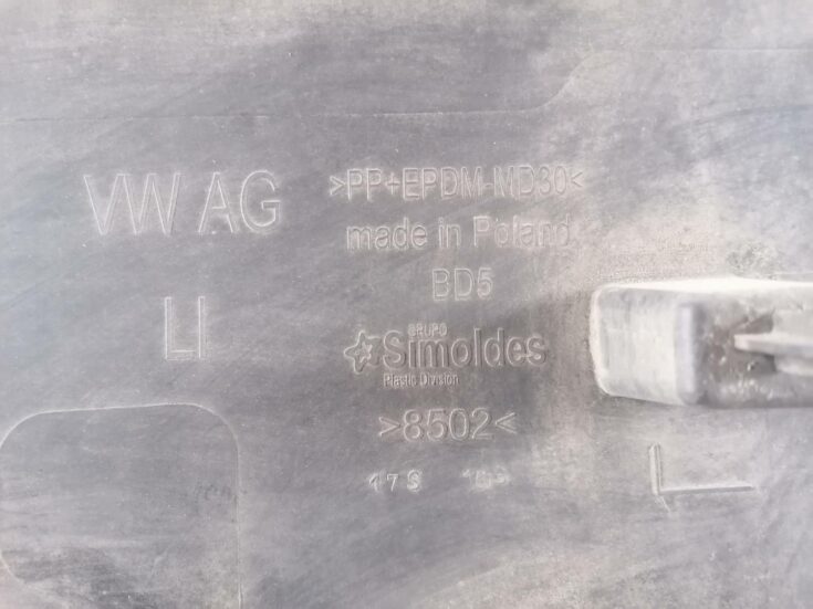 Aizmugurēja spārna uzlika (moldings) priekš VW CRAFTER 2018