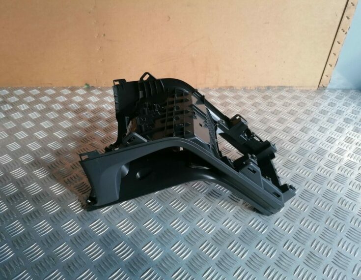 Centrālās konsoles iekšējā plastmasa priekš VOLVO V70 2009