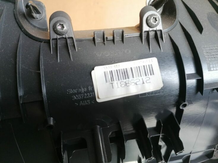 Centrālās konsoles iekšējā plastmasa priekš VOLVO V70 2009