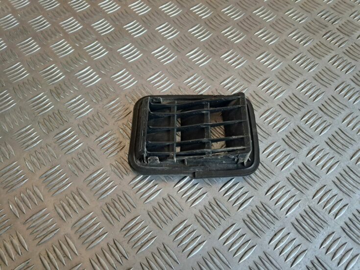 Virsbūves ventilācijas reste priekš TOYOTA RAV 4 2006