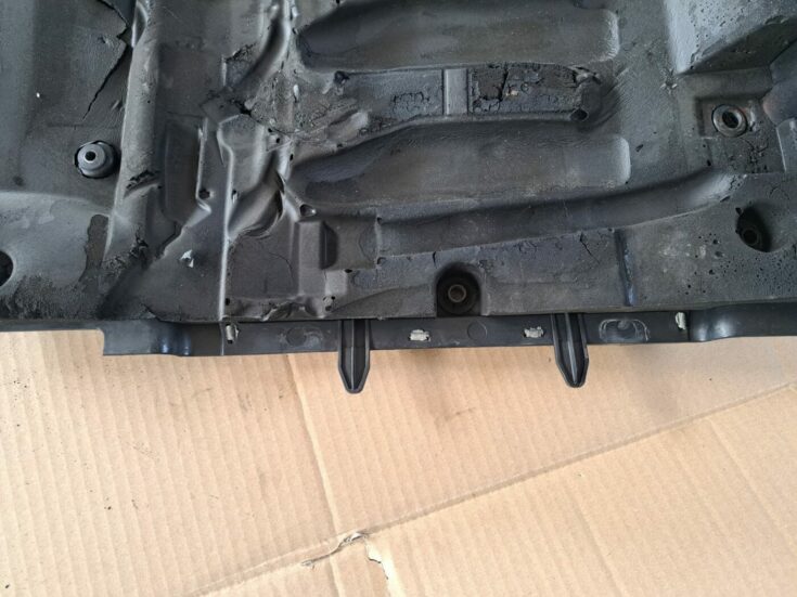 Dzinēja dekoratīvais vāks priekš BMW 525 E60 2004 BLACK