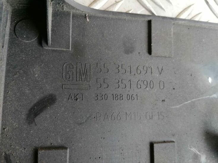 Dzinēja dekoratīvais vāks priekš OPEL MERIVA 2004