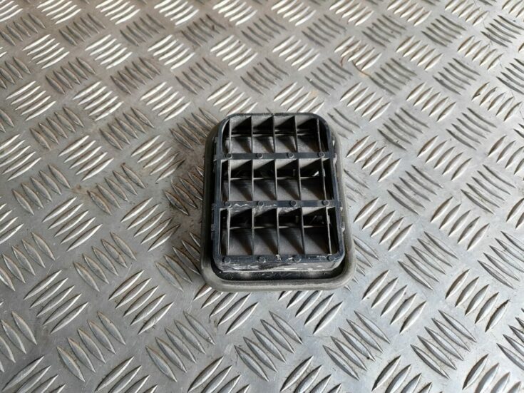 Virsbūves ventilācijas reste priekš SKODA OCTAVIA 2008