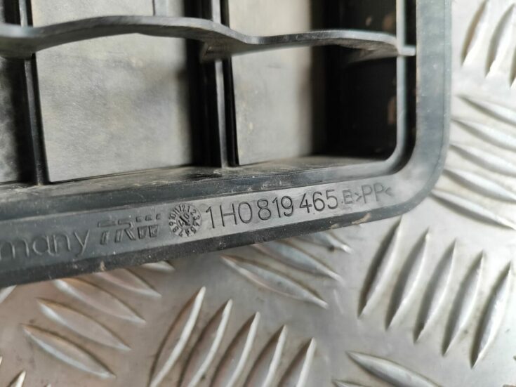 Virsbūves ventilācijas reste priekš SKODA OCTAVIA 2008