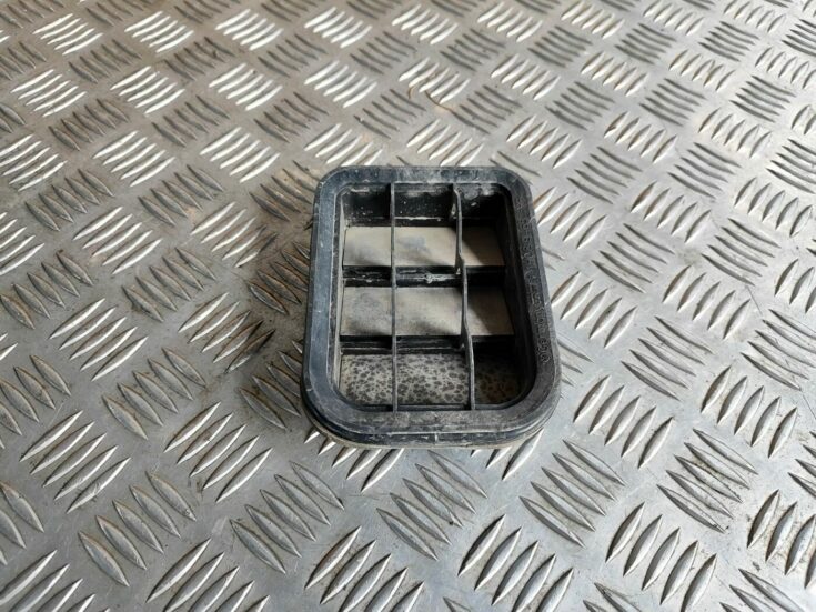 Virsbūves ventilācijas reste priekš SKODA OCTAVIA 2008