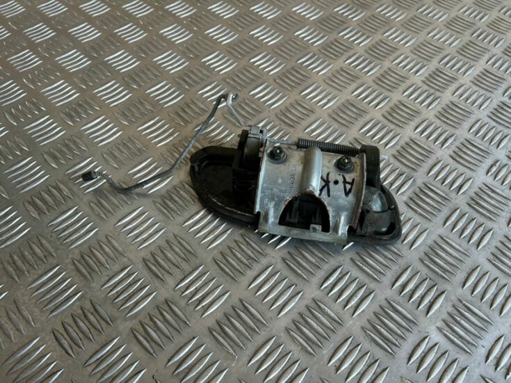 Aizmugurējais kreisais durvju rokturis priekš VOLVO S60 2007