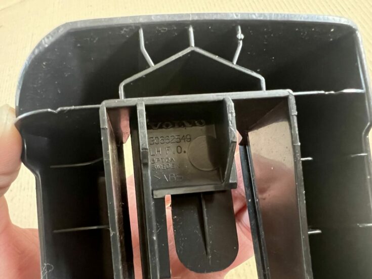 Priekšējā kreisā sēdekļa sliežu apdare priekš VOLVO S60 2007