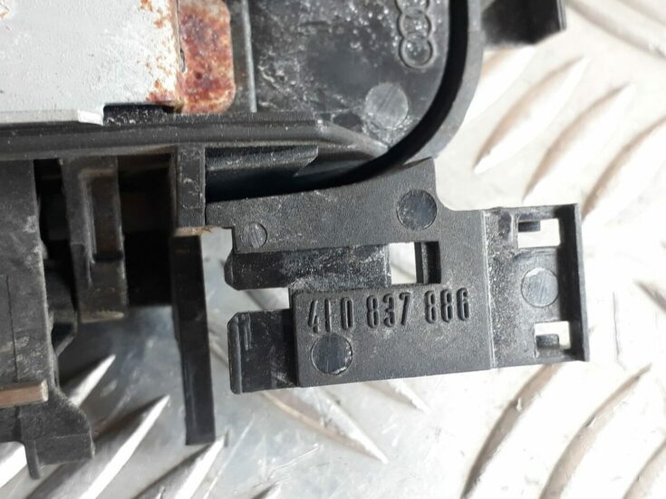 Aizmugurējāis labais durvju rokturis priekš AUDI A6 AVANT 2006