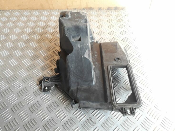 Drošinātāju kārbas korpuss priekš AUDI A6 AVANT 2006