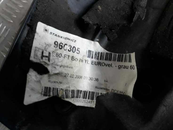 Dzinēja dekoratīva vāka daļa priekš BMW 530D E61 2006 TOURING BLUE