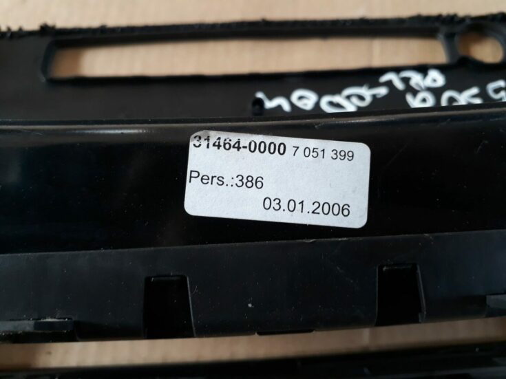 Mantu glabāšanas nodalījums centrā priekš BMW 530D E61 2006 TOURING BLUE