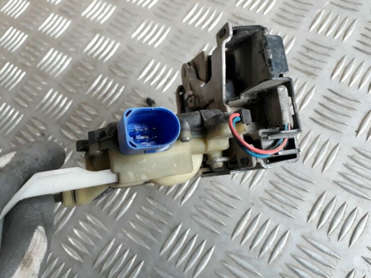 Aizmugurējo kreiso durvju slēdzene priekš SEAT IBIZA 2005