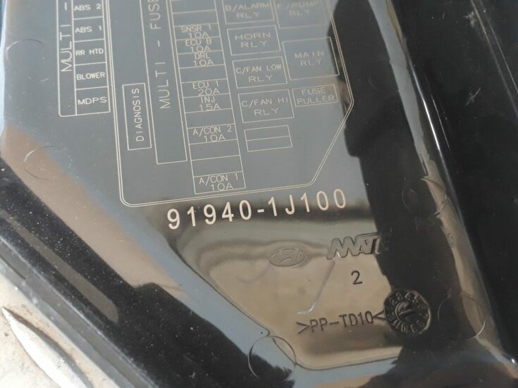 Drošinātāju kārbas korpusa vāks priekš HYUNDAI I20 2011