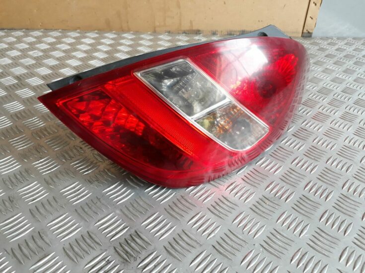 Aizmugurējais labais lukturis priekš HYUNDAI I20 2011