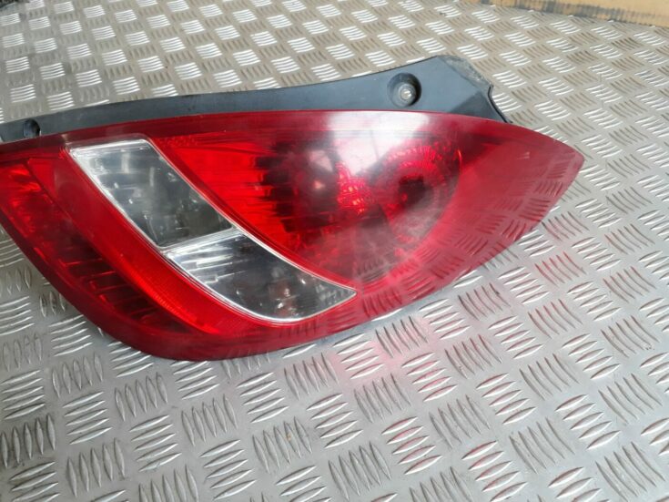 Aizmugurējais labais lukturis priekš HYUNDAI I20 2011