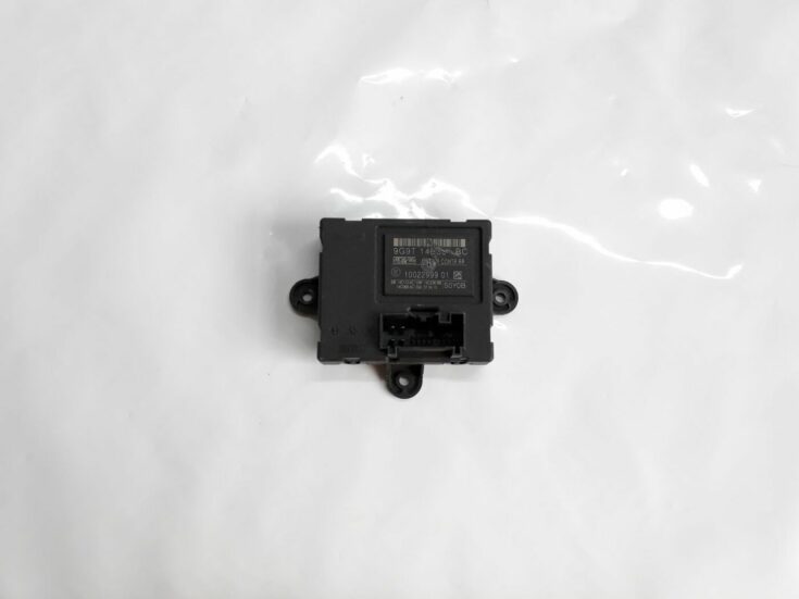 Durvju vadības bloks priekš VOLVO V70 2010