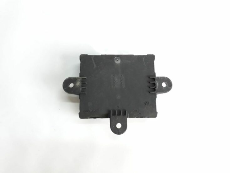 Durvju vadības bloks priekš VOLVO V70 2010
