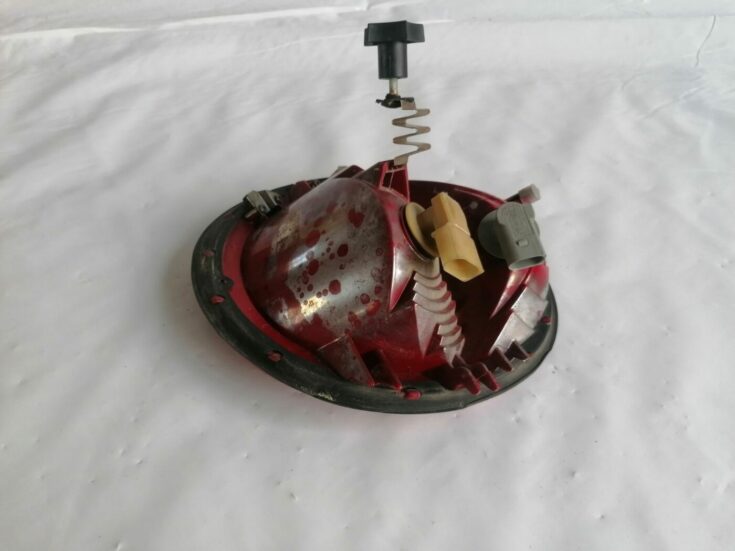 Aizmugurējais kreisais lukturis priekš VW NEW BEETLE 2001
