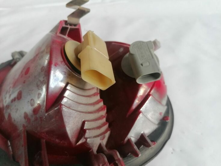 Aizmugurējais kreisais lukturis priekš VW NEW BEETLE 2001