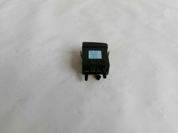 Aizmugurējā stikla apsildes ieslēgšanas poga priekš VW NEW BEETLE 2001