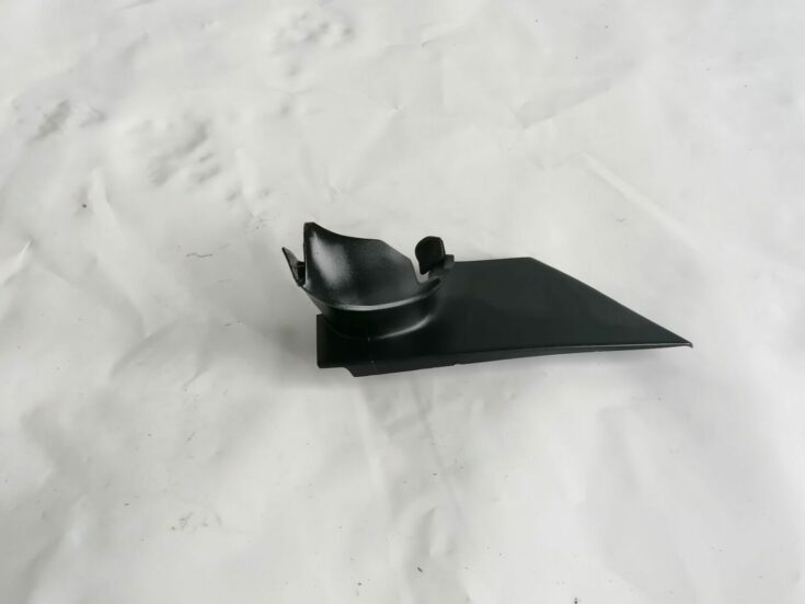 Priekšējo kreiso durvju moldings priekš VW NEW BEETLE 2001